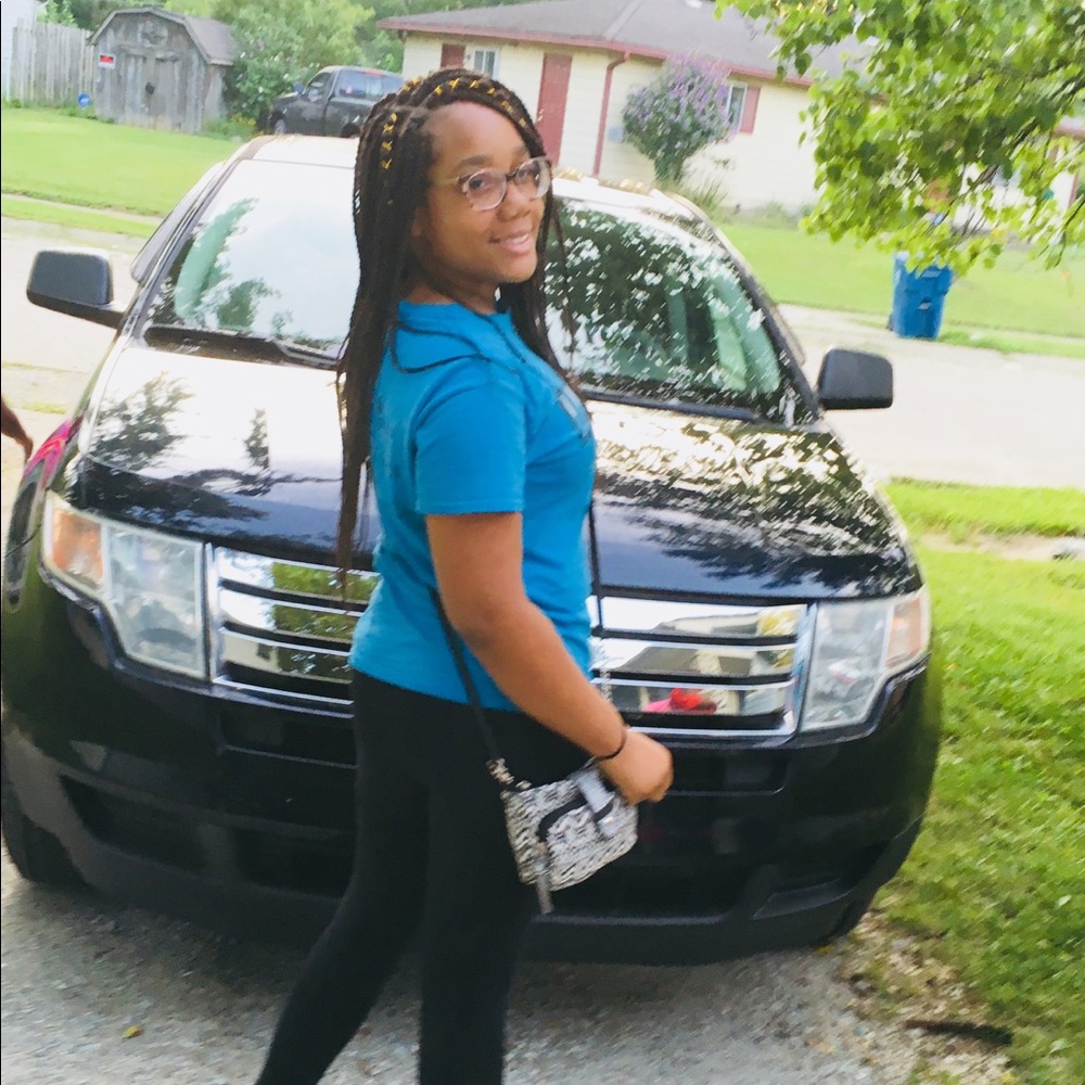 Meet your Posher, Kadence